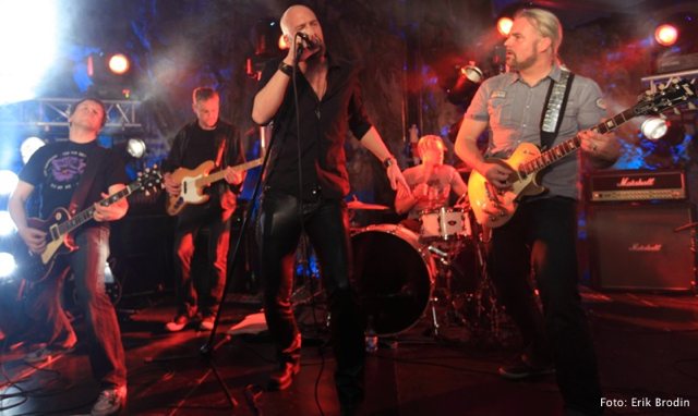 The Little Darlings live at Kings Call 2011
